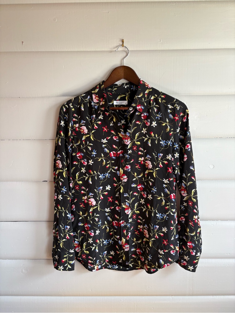 Equipment Femme 100% Silk Floral Button Up Blouse Black Small Q1227-E195E